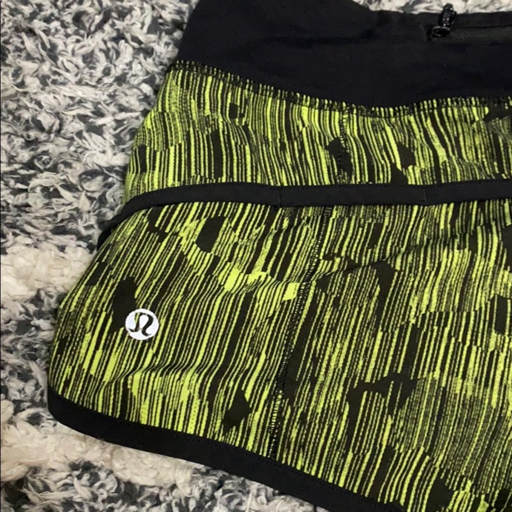 LULU LEMON SHORTS RARE - Picture 2 of 5